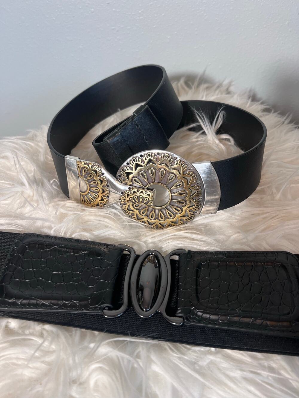 Black Belt Lot Chicos Leather Medallion Gold Silver & Other Elastic Belt Sz S/M